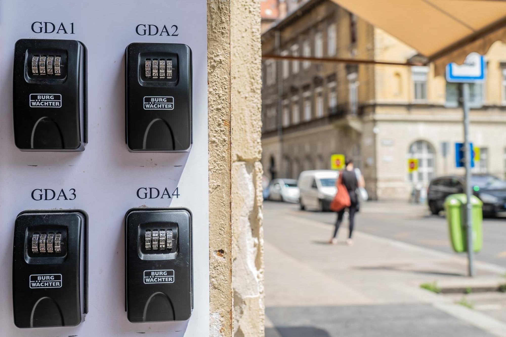 Glam Downtown Apartments Budapest Luaran gambar